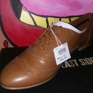 BNWT Tan Oxford Shoes